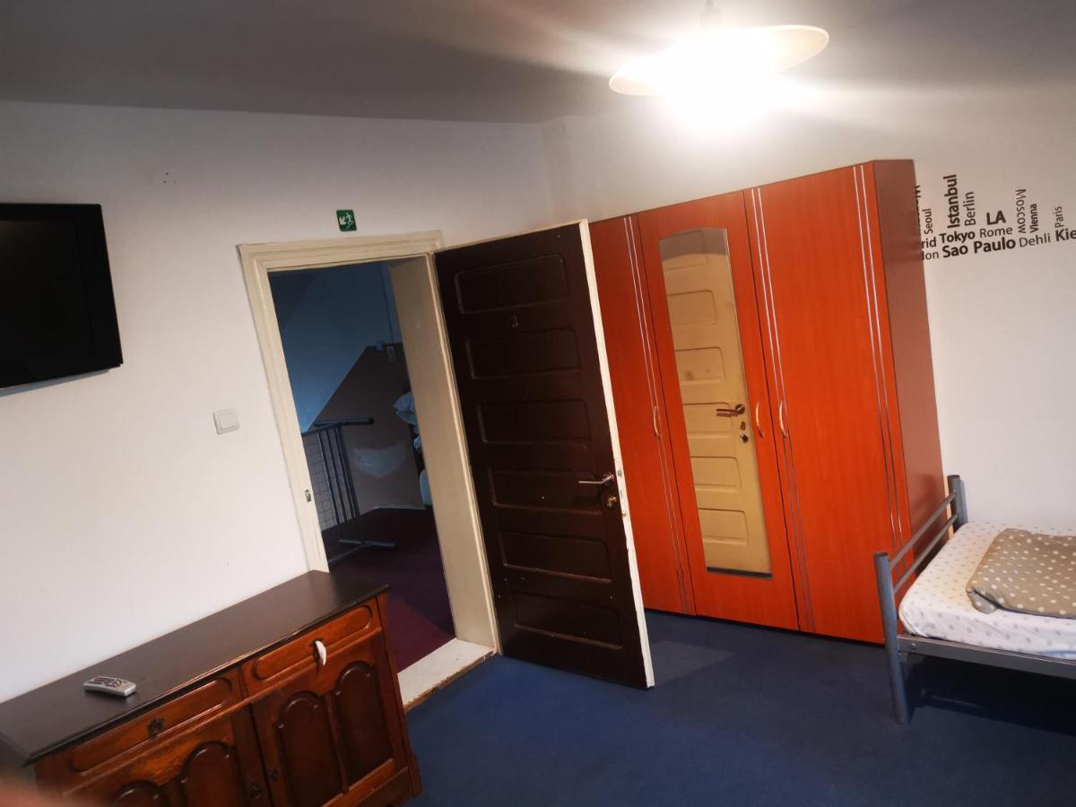 Enjoy Hostel Κλουζ-Ναπόκα Εξωτερικό φωτογραφία